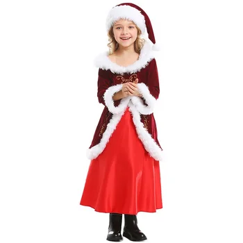 בחורה חמודה יין אדום תחפושת סנטה קלאוס למסיבת חג המולד. Cosplay שמלה עם כובע, חגורה תלבושת