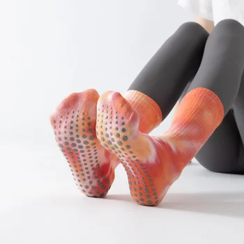 יוגה 2023 גרב חדש צבע כותנה החלקה לנשימה זיעה קליטת גרביים באמצע צינור כושר לרקוד בלט פילאטיס גרביים W